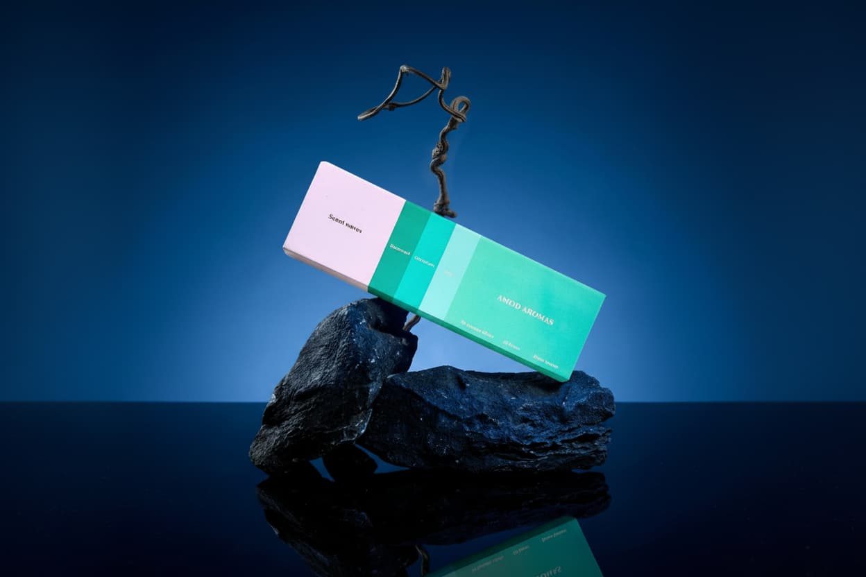 Non-toxic aquatic floral incense Scent Waves featuring protective Clove essential oil.
